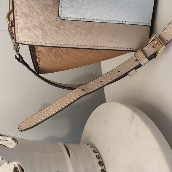 Michael Kors Selma Crossbody - Picture 4 of 14